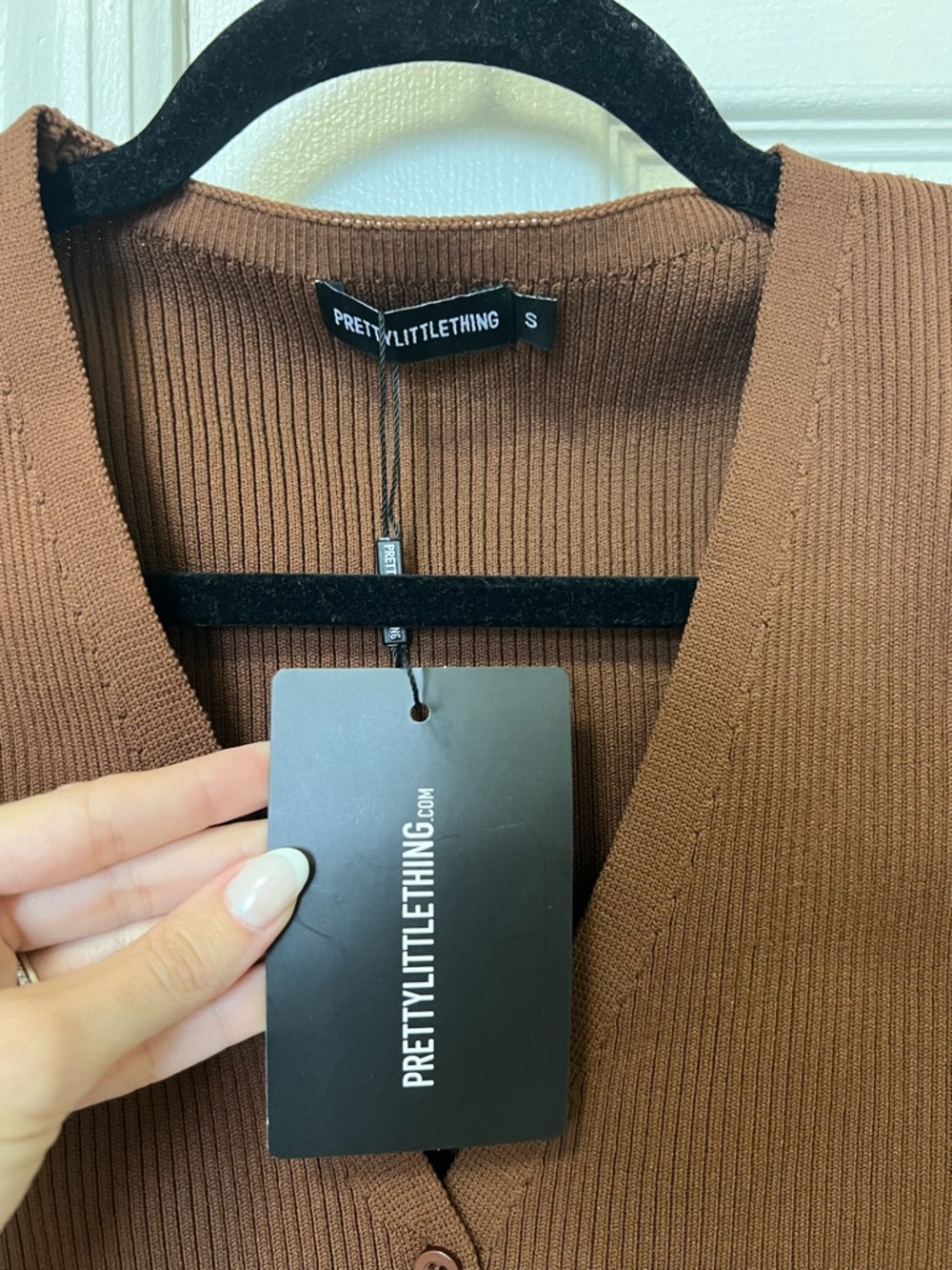PrettyLittleThing Ribbed V-Neck Crop Cardigan - Brown - Picture 2 of 4
